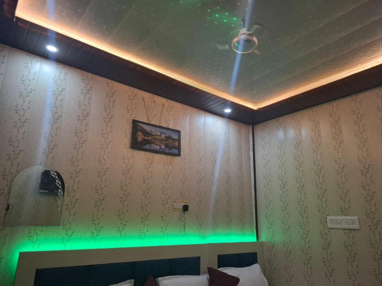 Hotel Sgh Subhadra Guest House Ayodhya Kültér fotó