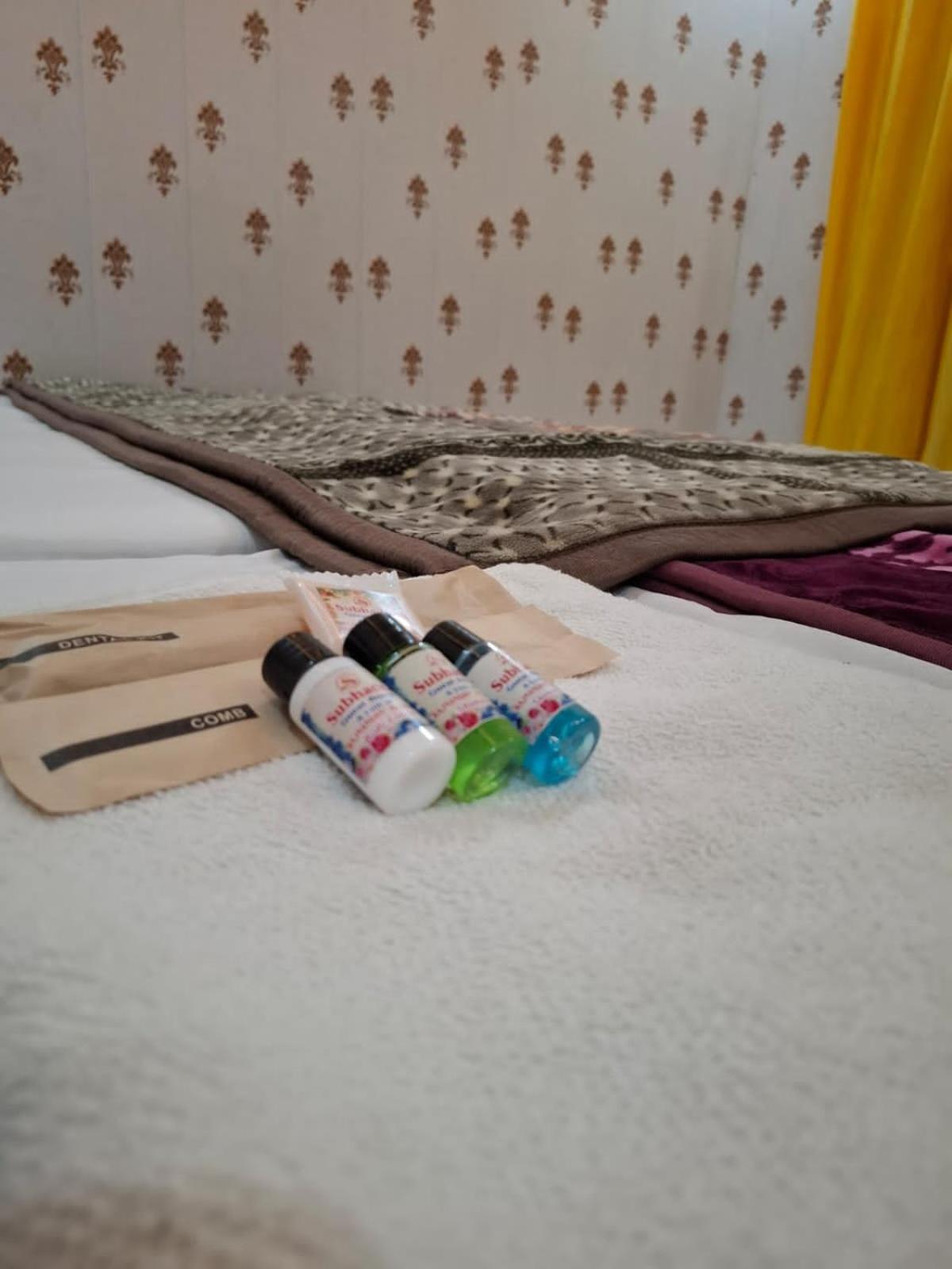 Hotel Sgh Subhadra Guest House Ayodhya Kültér fotó