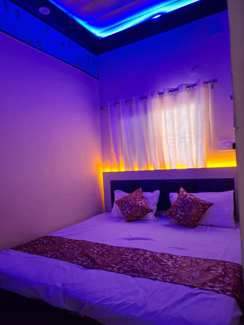 Hotel Sgh Subhadra Guest House Ayodhya Kültér fotó