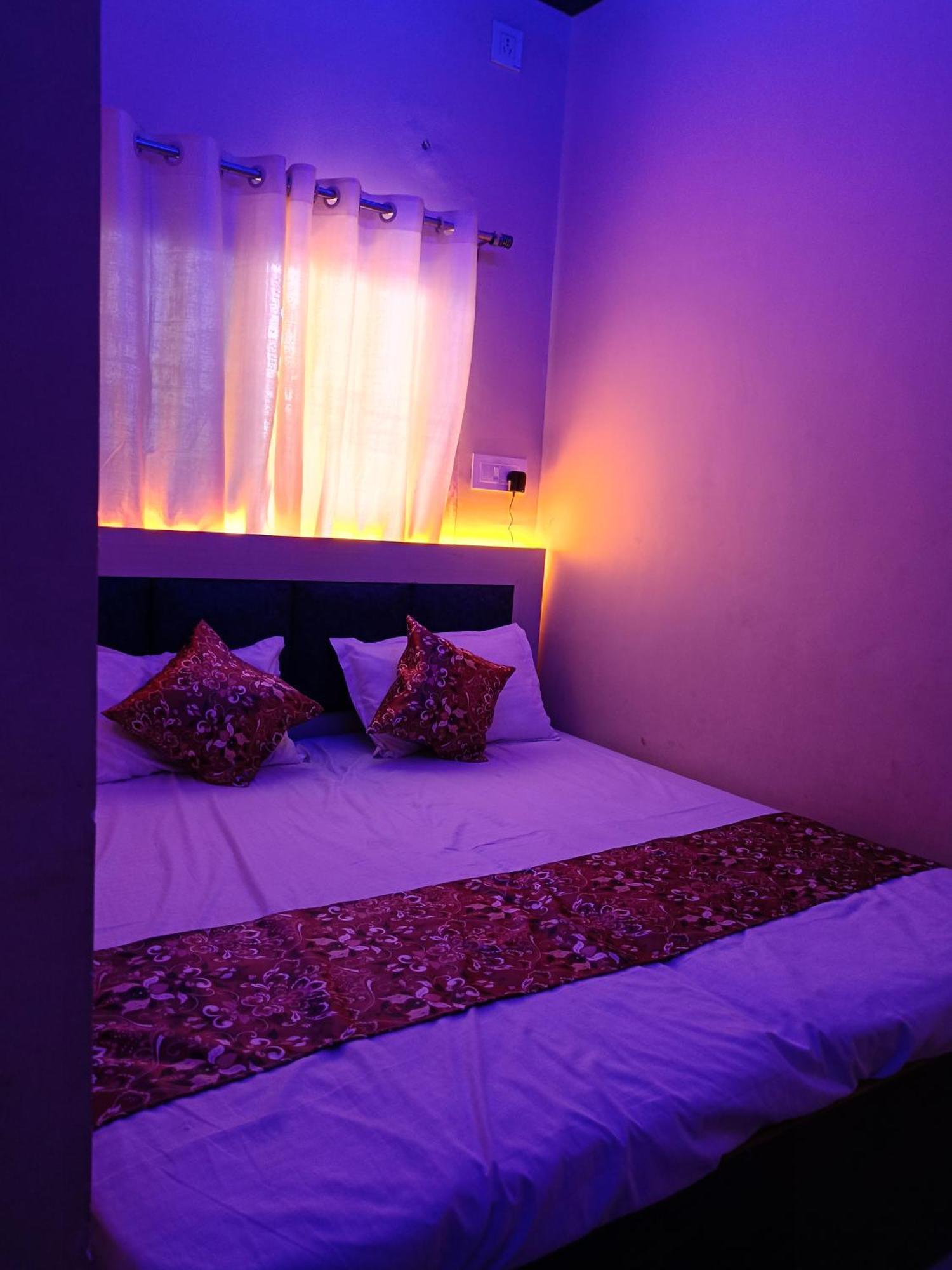 Hotel Sgh Subhadra Guest House Ayodhya Kültér fotó